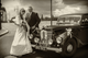 Altes Auto und Ehepaar, Bilder an der Sternbrücke